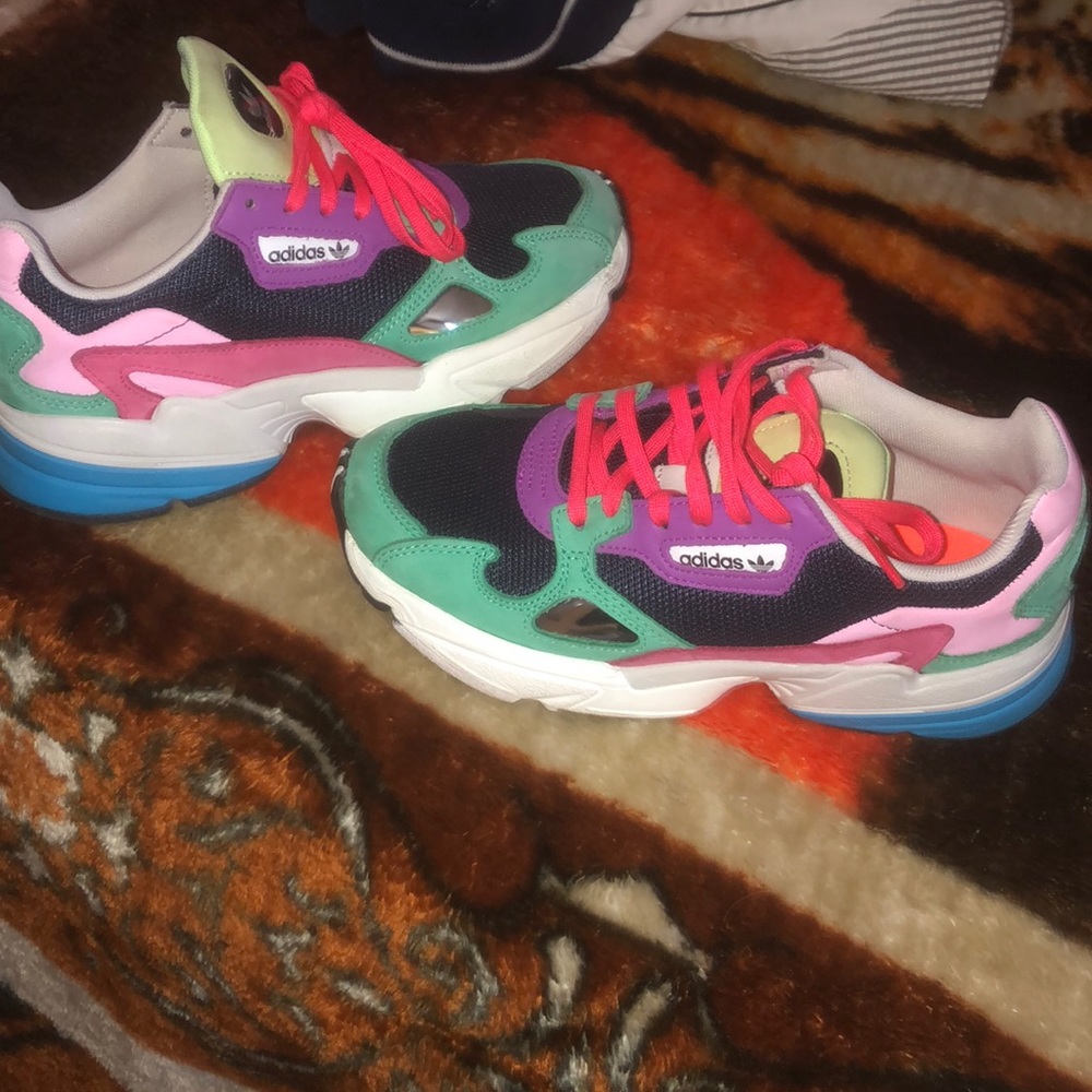 Women’s Adidas Sneakers - Picture 3 of 6